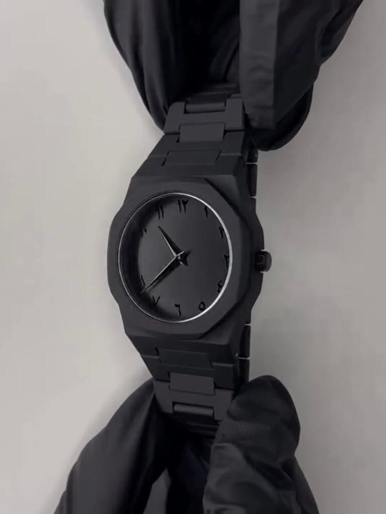 ساعة أورا العربية الفاخرة باللون الأسود  Premium Black Arabic Aura Watch